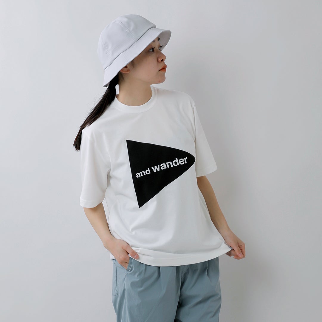 and wander アンドワンダー 速乾 ビッグロゴ 半袖Tシャツ and wander