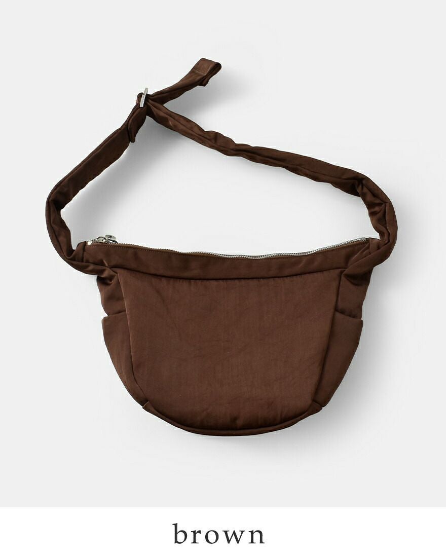 ITTI イッチ 撥水 三日月型 ショルダーバッグ ANNIE PUFFER TOWN MOON