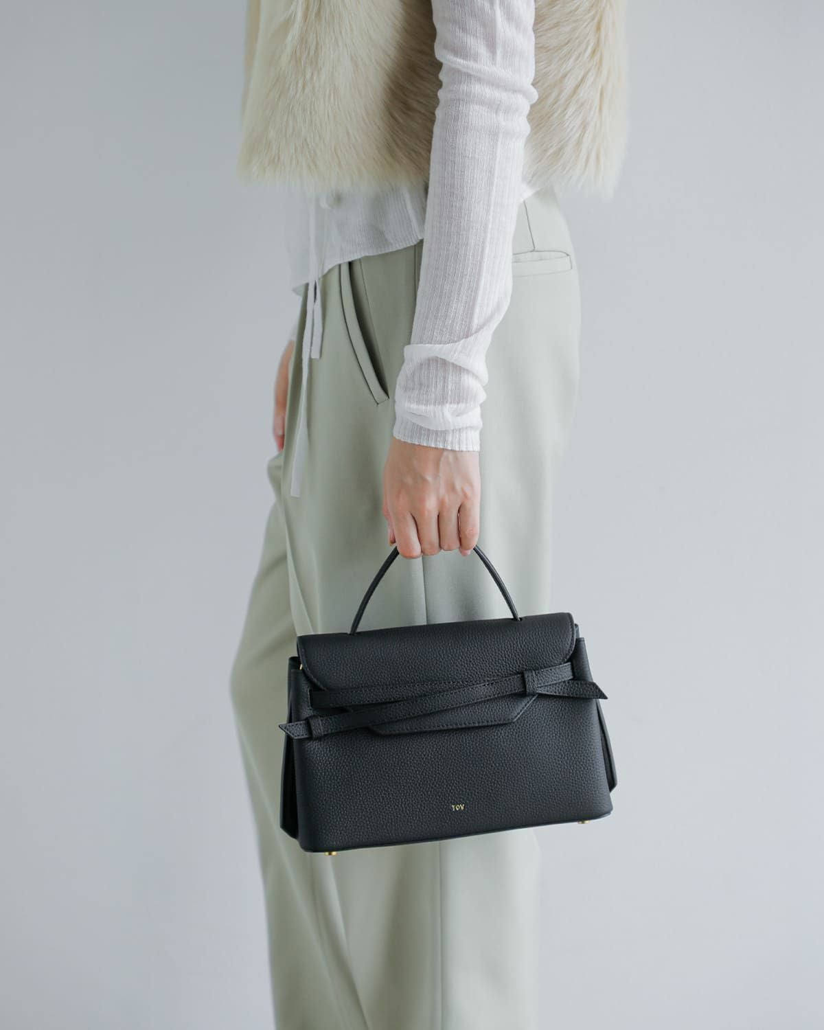 TOV トーヴ カウレザー シボ クロスリボン 2way ショルダー