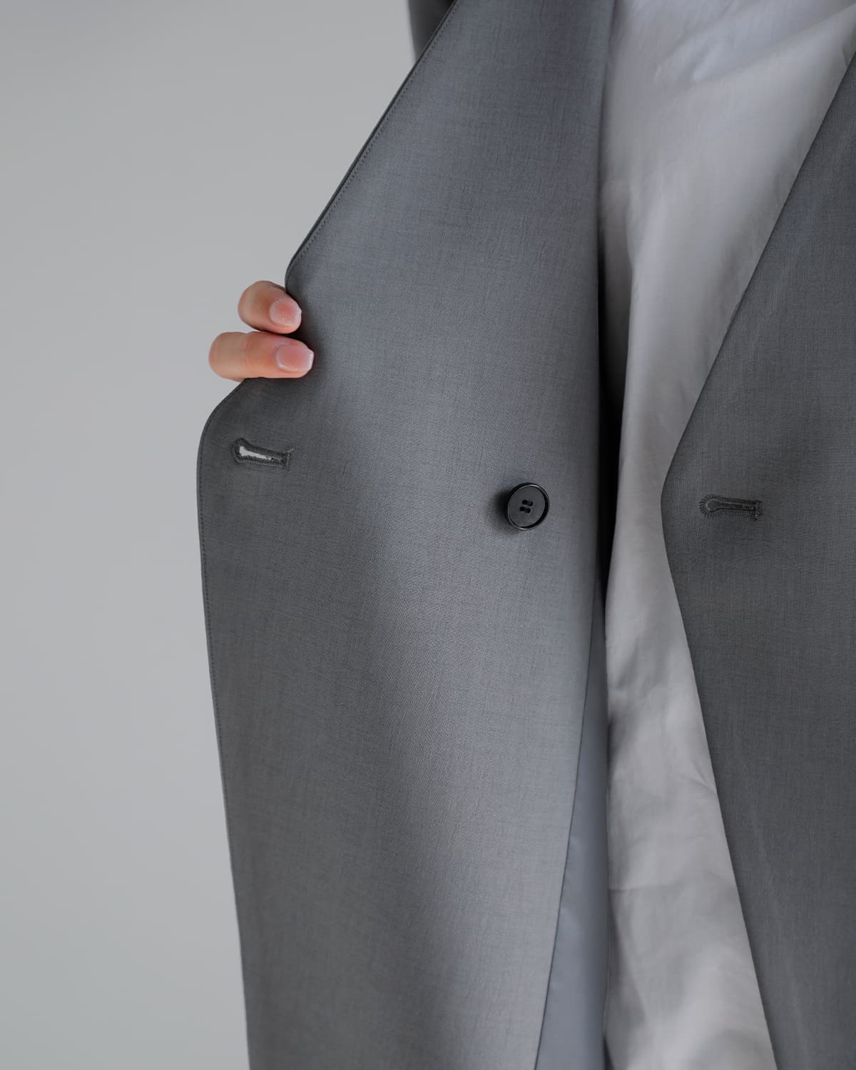 Hella ヘラ ダブルボタン ノーカラージャケット “DOUBLE BUTTON NO