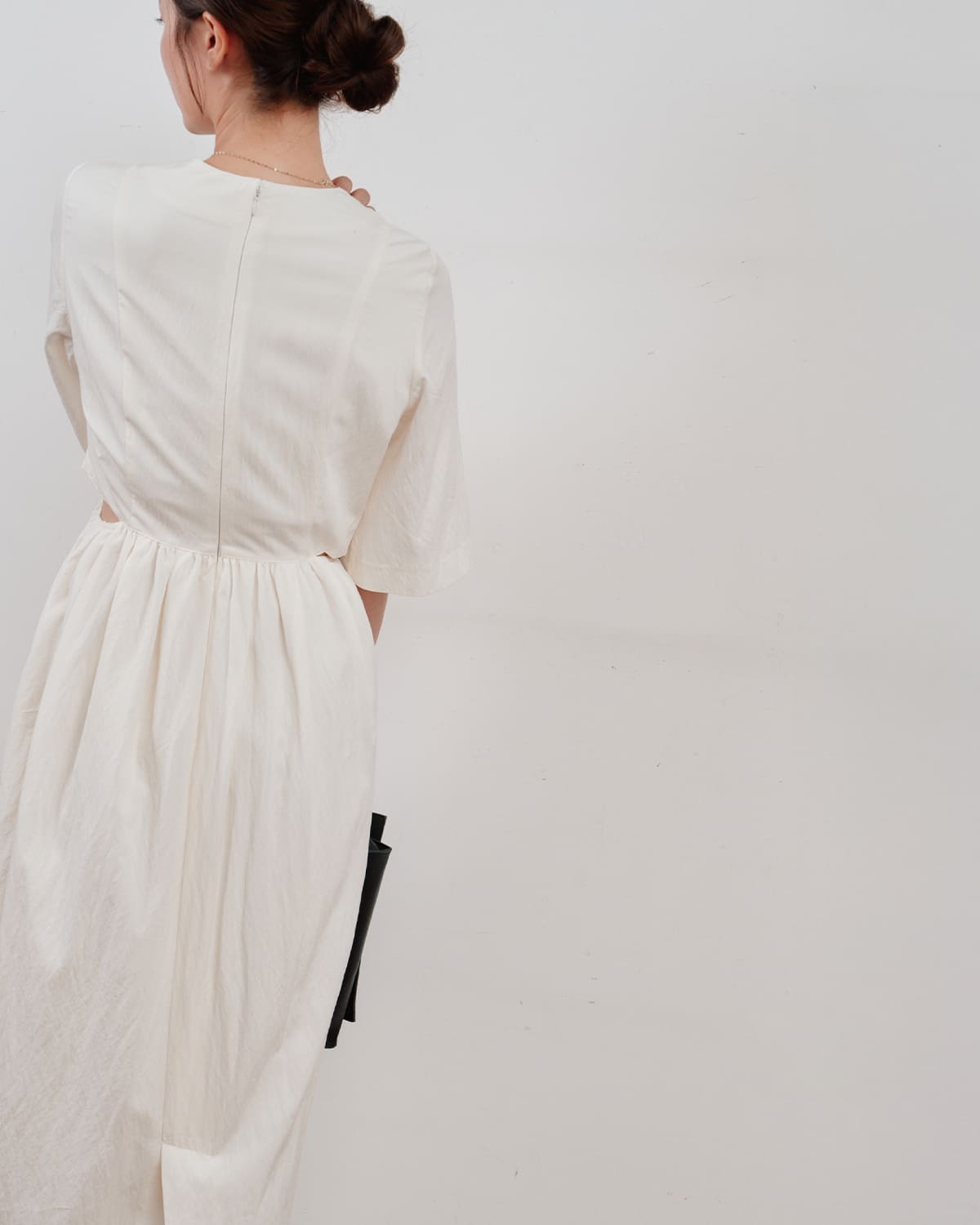 Hella ヘラ ウエストサイドスリット コクーン ドレス “WAIST SIDE SLIT