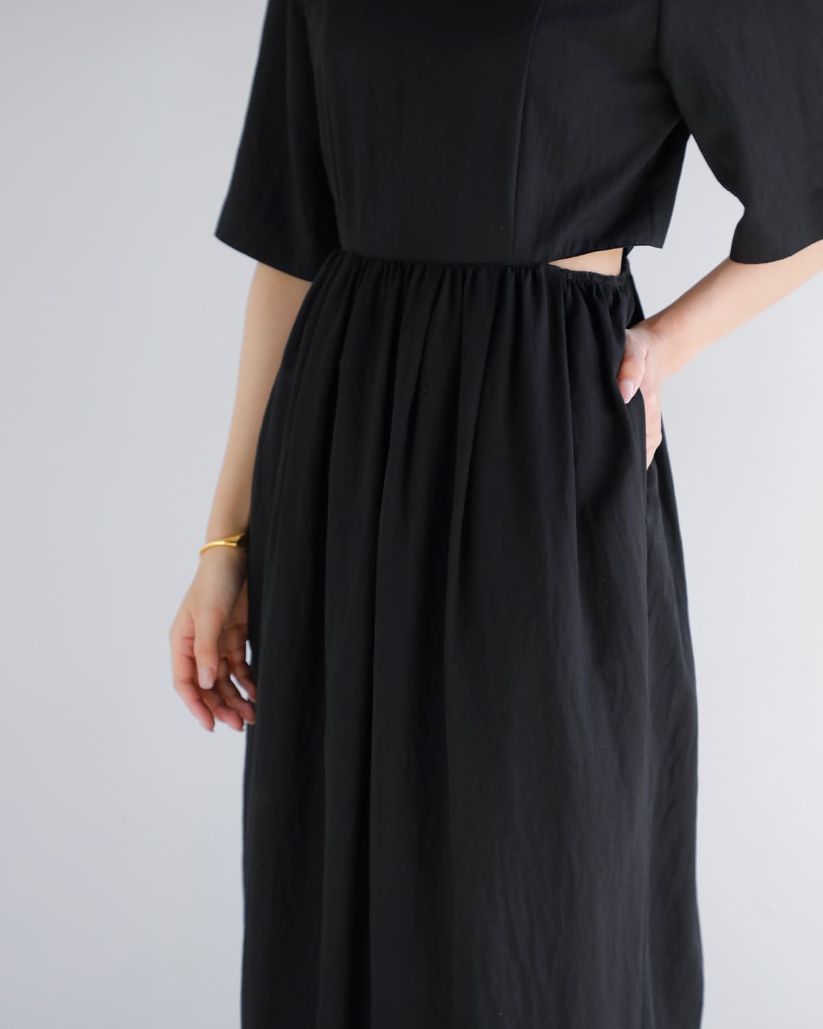 Hella ヘラ ウエストサイドスリット コクーン ドレス “WAIST SIDE SLIT