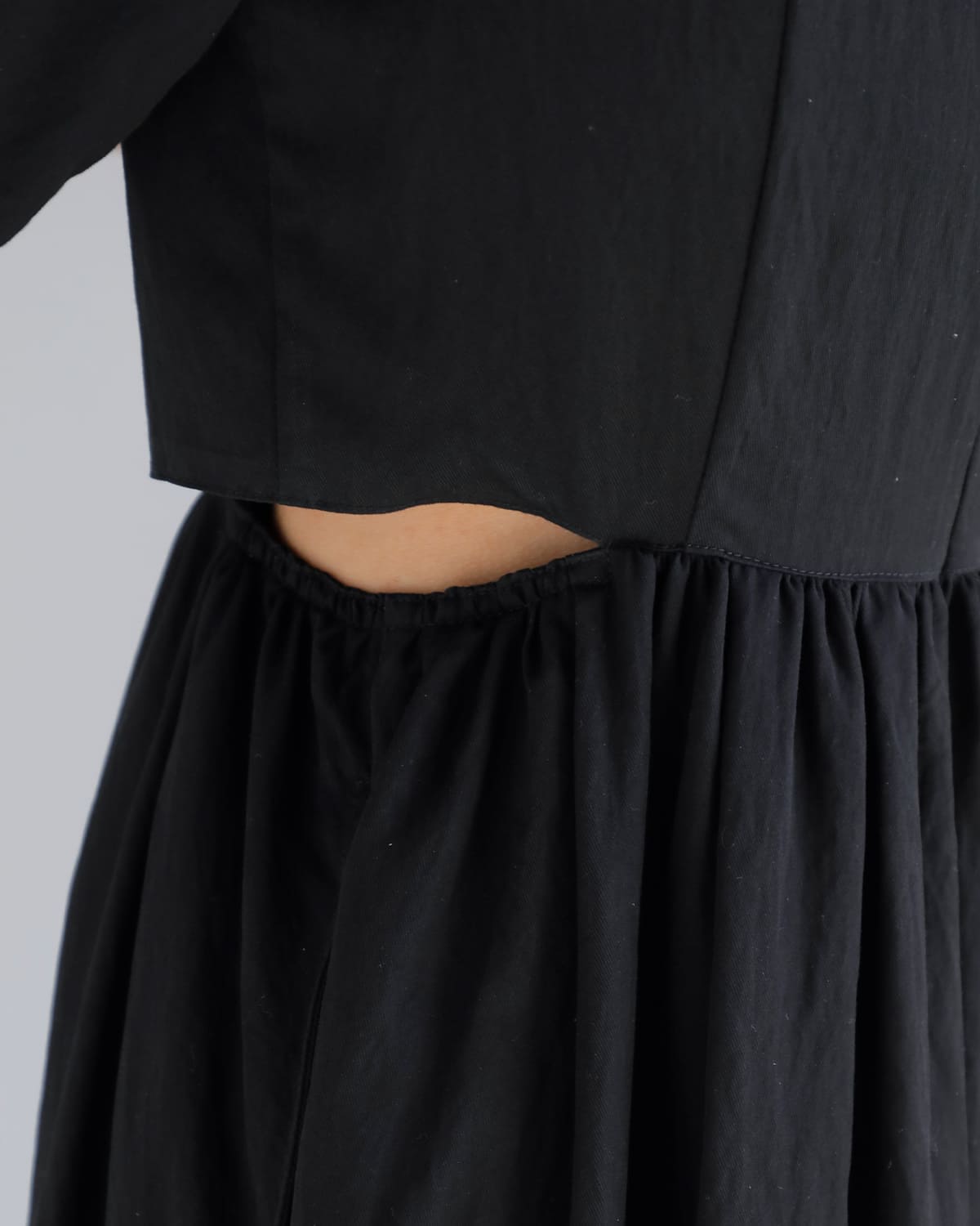 Hella ヘラ ウエストサイドスリット コクーン ドレス “WAIST SIDE SLIT