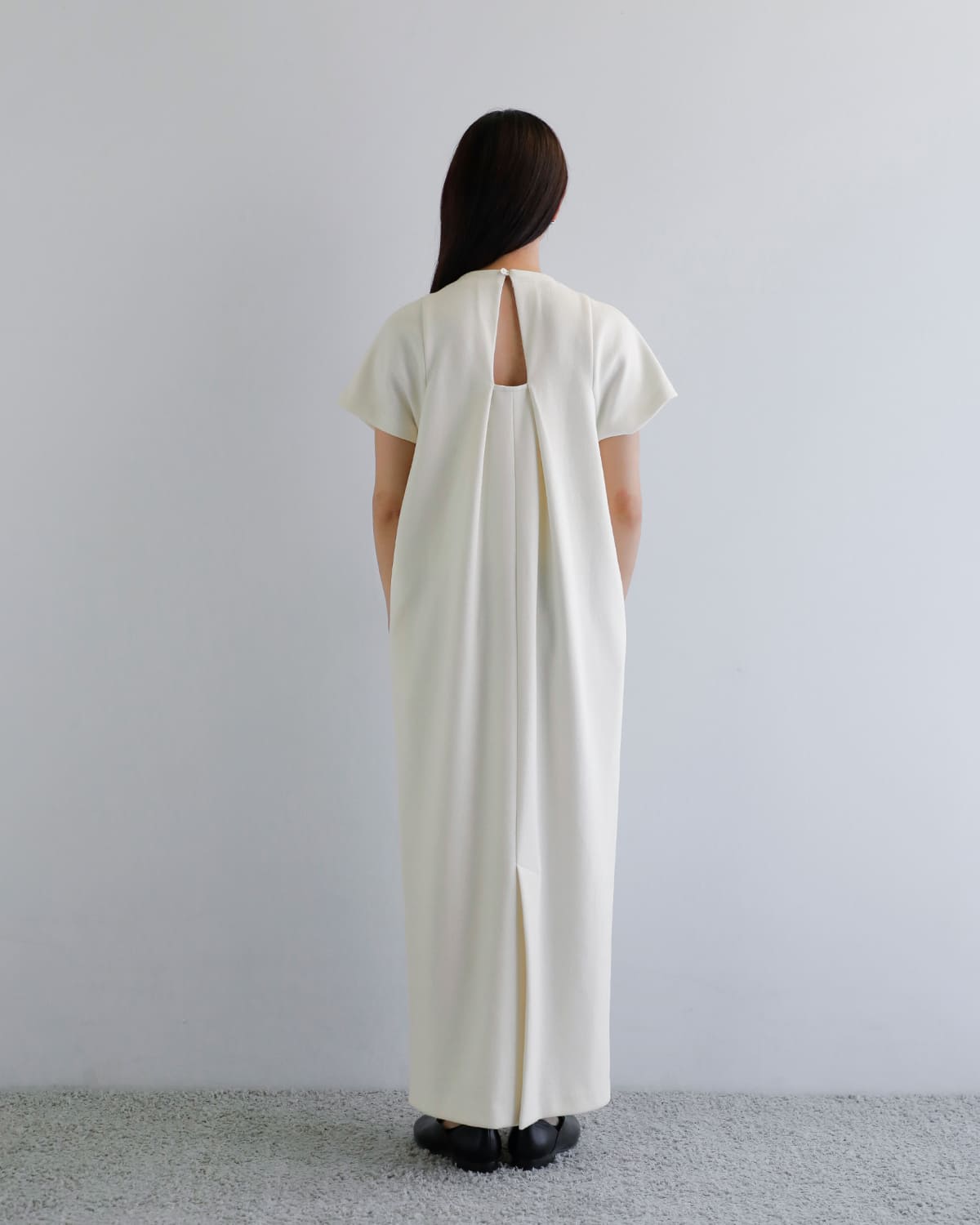 Hella ヘラ フロント タック コクーン ドレス “FRONT TUCK COCOON