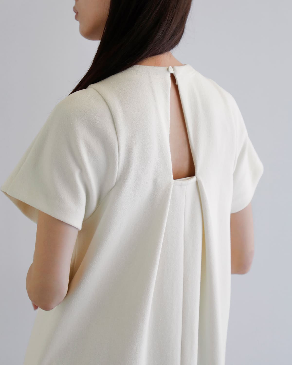 Hella ヘラ フロント タック コクーン ドレス “FRONT TUCK COCOON