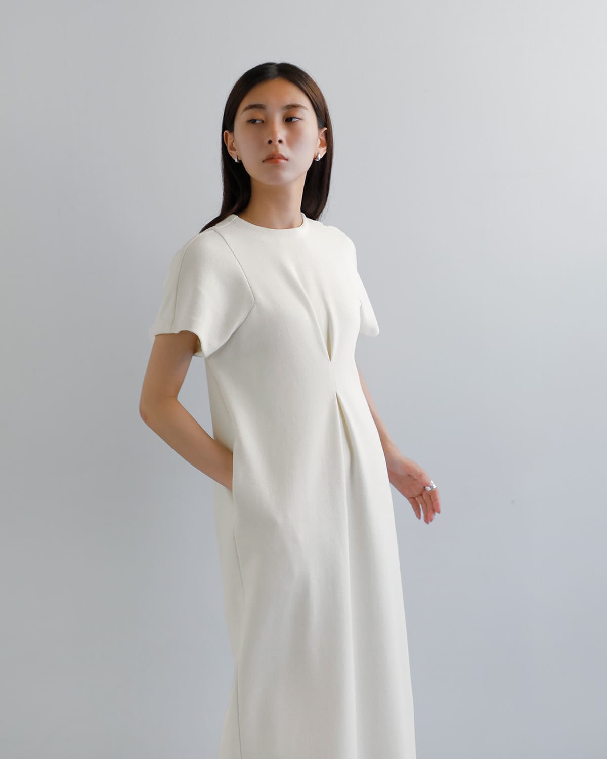 Hella ヘラ フロント タック コクーン ドレス “FRONT TUCK COCOON