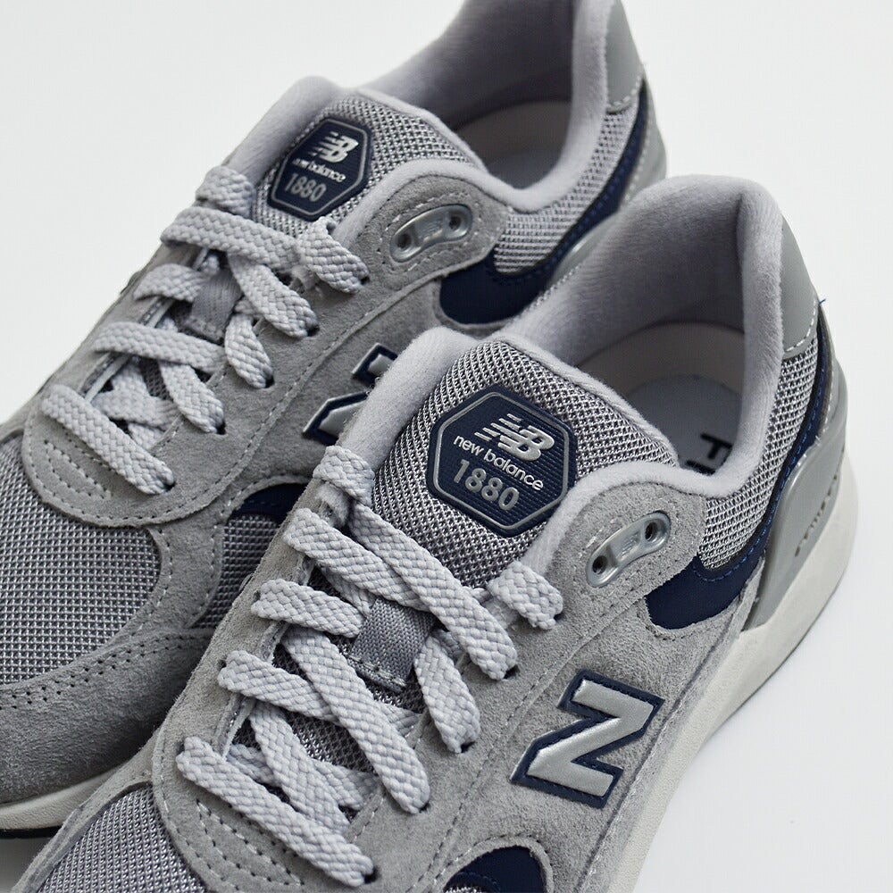 メッシュとスエードのコンビネーションで、通気性と快適さを兼ね備えたスニーカー。  - ブランド: New Balance - 色: ネイビー/グリーン/ベージュ - スタイル: スニーカー - 素材: メッシュ/スエード  ご覧いただきありがとうございます。  値下げ可能ですのでご相談ください！ ※箱付きません！ スエード メッシュ スニーカー FRESH FOAM MW1880 (new balance