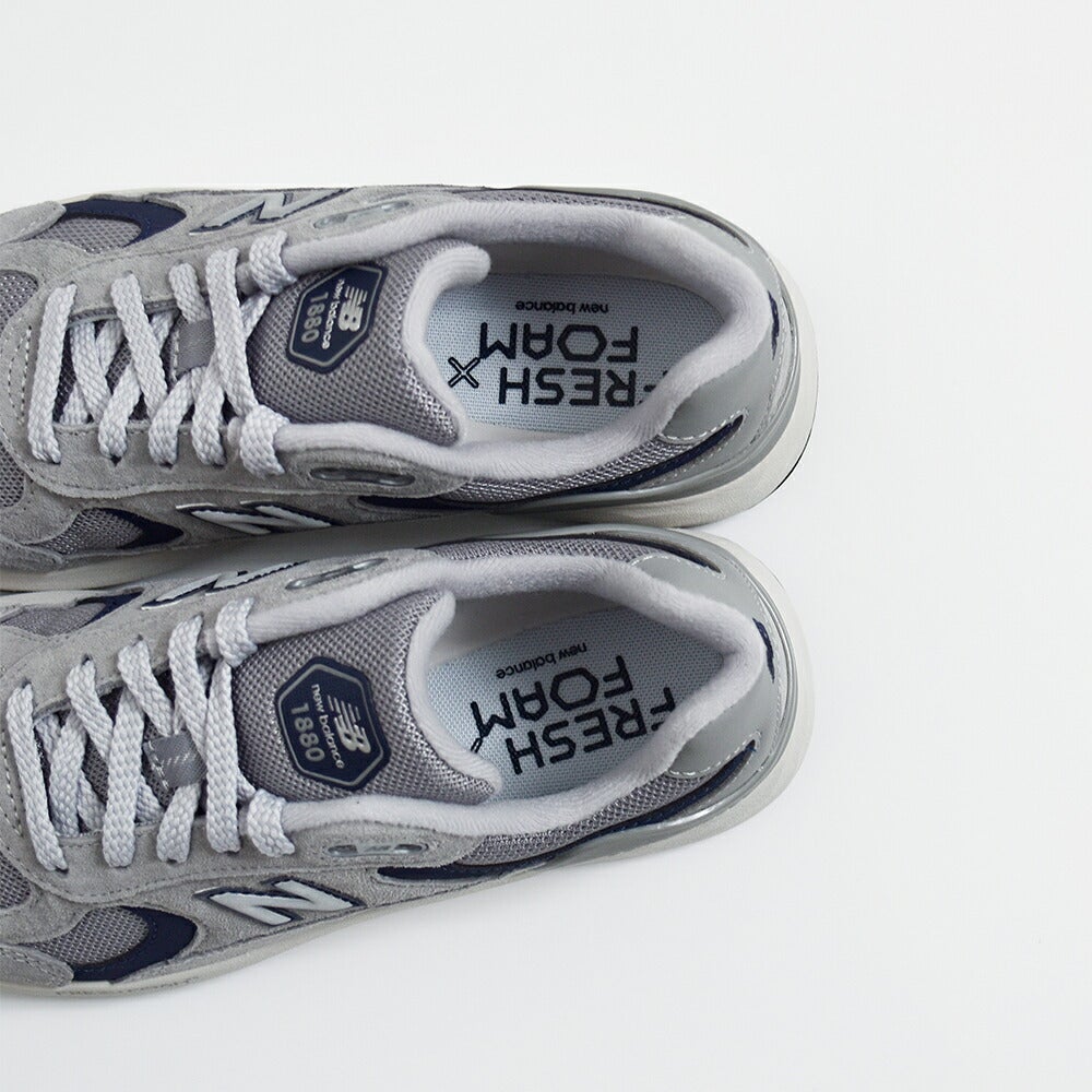 メッシュとスエードのコンビネーションで、通気性と快適さを兼ね備えたスニーカー。  - ブランド: New Balance - 色: ネイビー/グリーン/ベージュ - スタイル: スニーカー - 素材: メッシュ/スエード  ご覧いただきありがとうございます。  値下げ可能ですのでご相談ください！ ※箱付きません！ スエード メッシュ スニーカー FRESH FOAM MW1880 (new balance