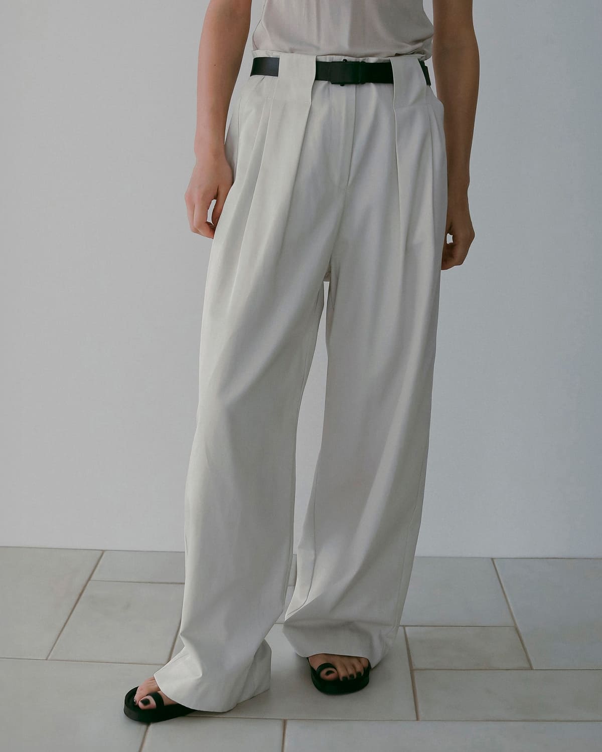 アンユーズト UNUSED US0877 ツイルパンツ サイズ2 白 anuke アンヌーク ツイル タック ルーズ ワイドパンツ Twill Loose