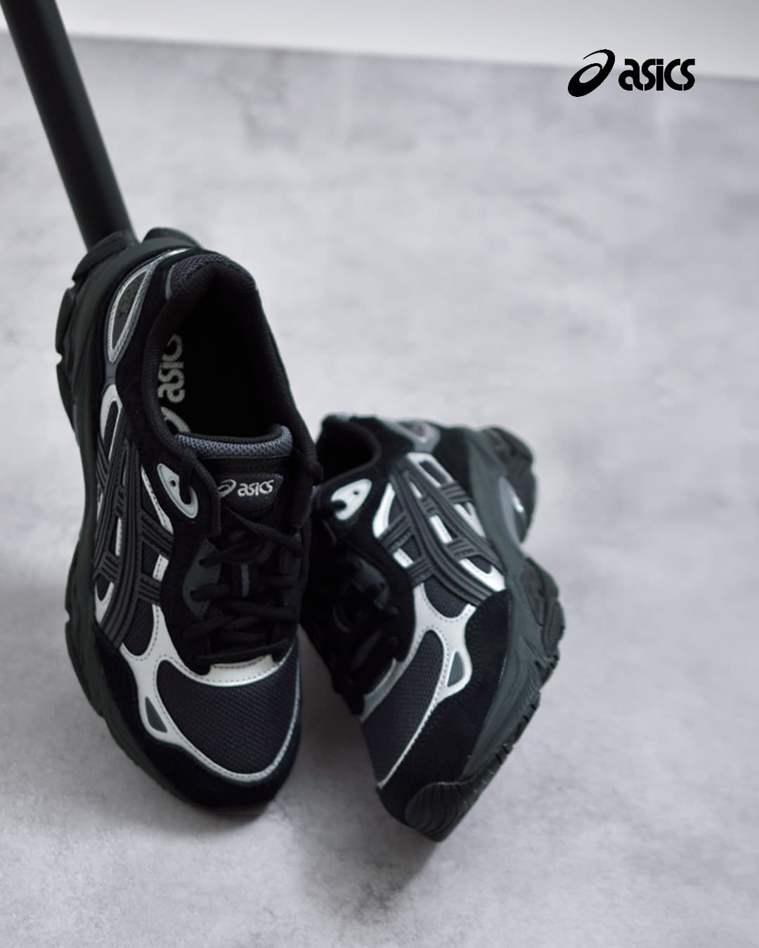 専用 モノクロ×2 ASICS アシックス ゲルエヌワイシー スポーツスタイル スニーカー GEL