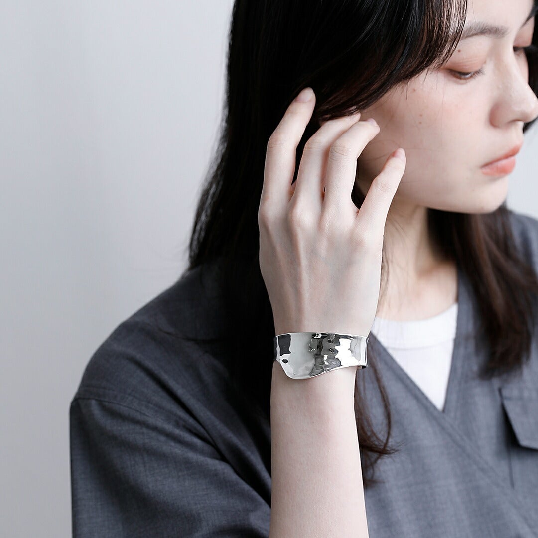 soloist 23AW バングル raygun シルバー 23AWのスタートはアクセサリーから。 / TAKAHIRO MIYASHITA The