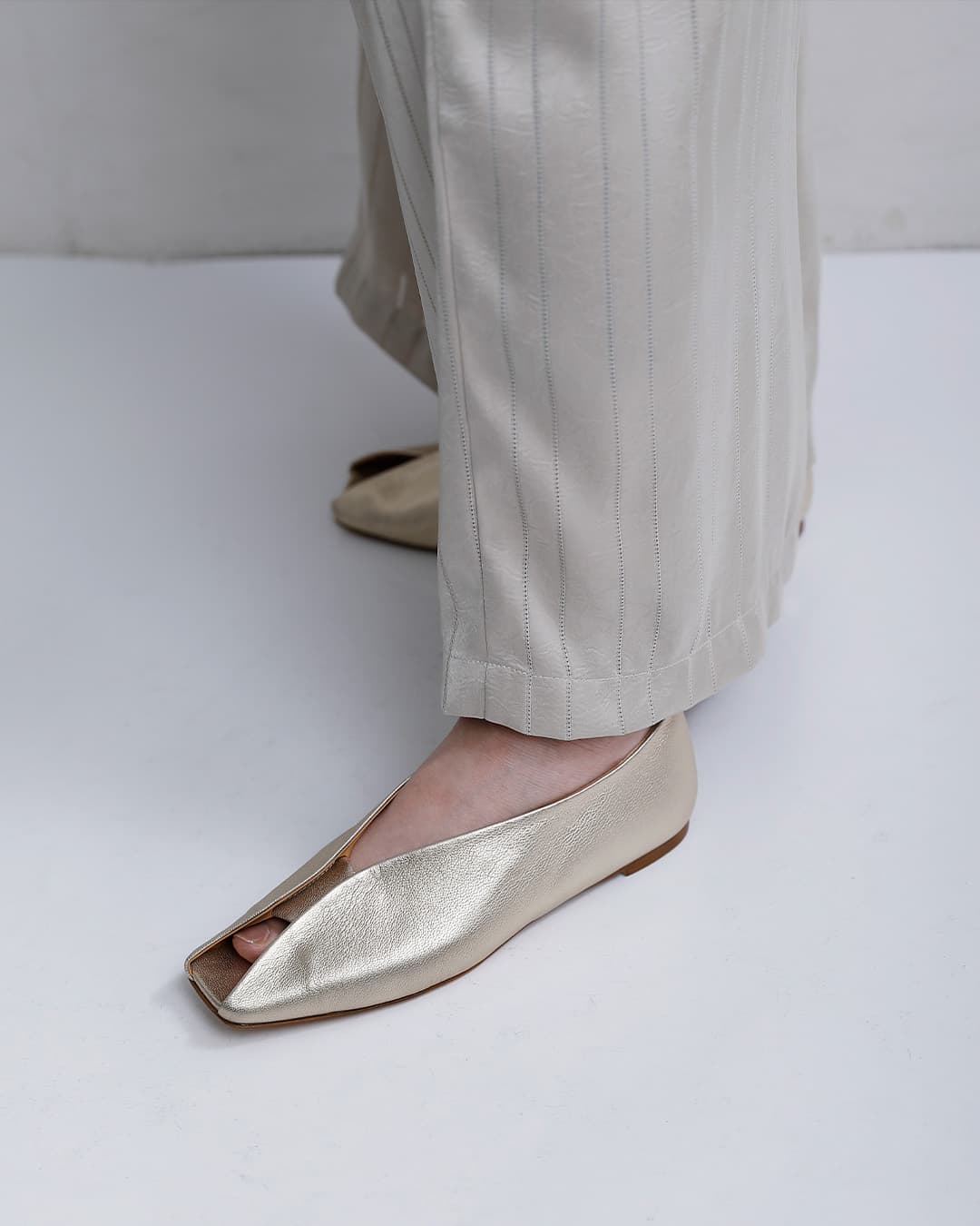 HENRI EN VARGO ヘンリエンヴァーゴ レザー オープントゥ パンプス