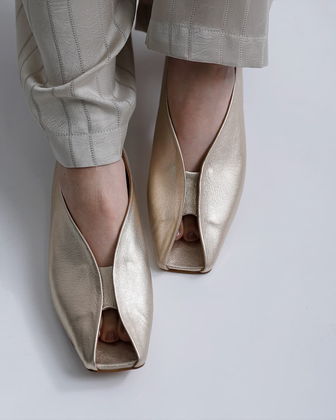 HENRI EN VARGO ヘンリエンヴァーゴ レザー オープントゥ パンプス