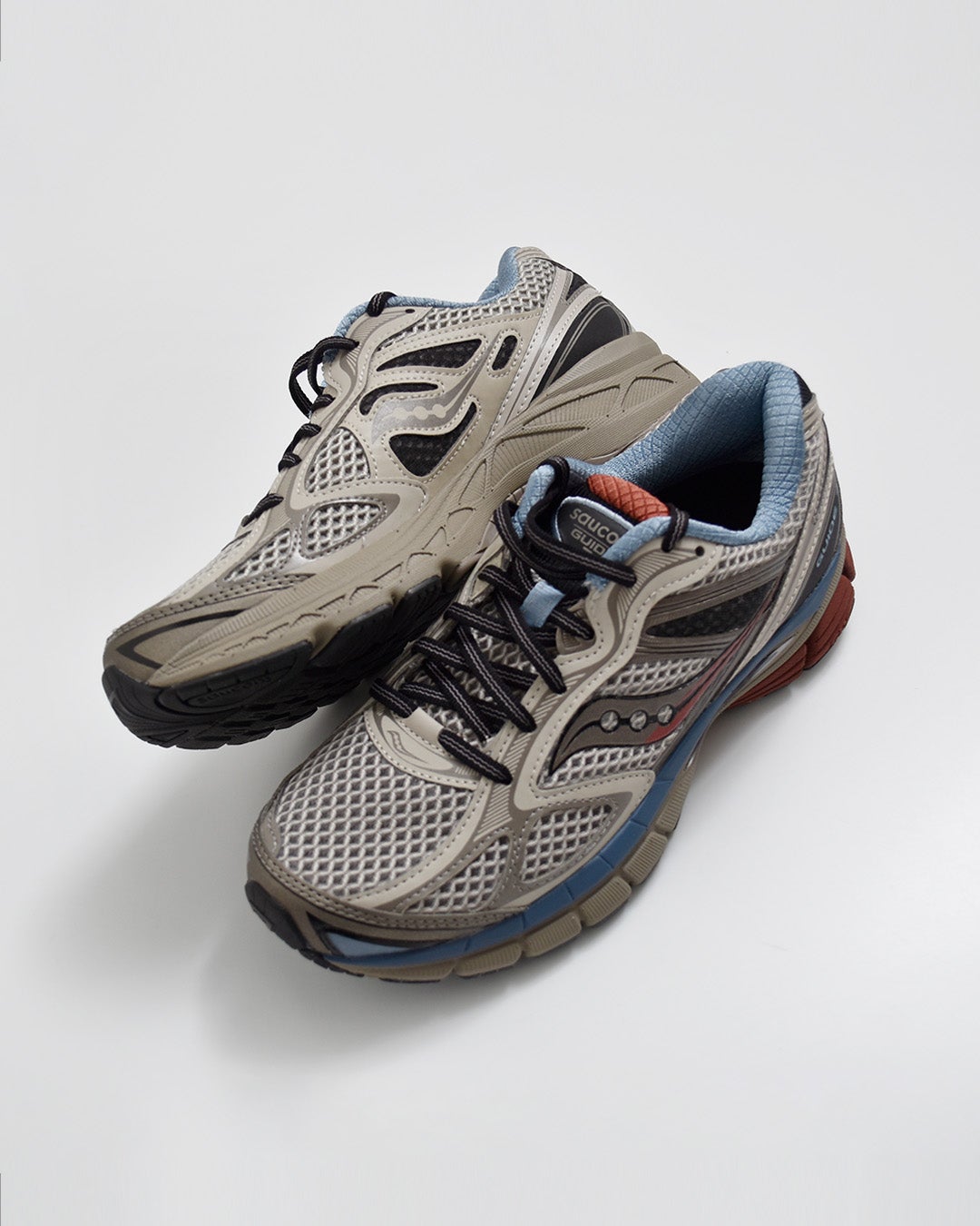 saucony サッカニー プログリッドガイド7 ランニングスニーカー