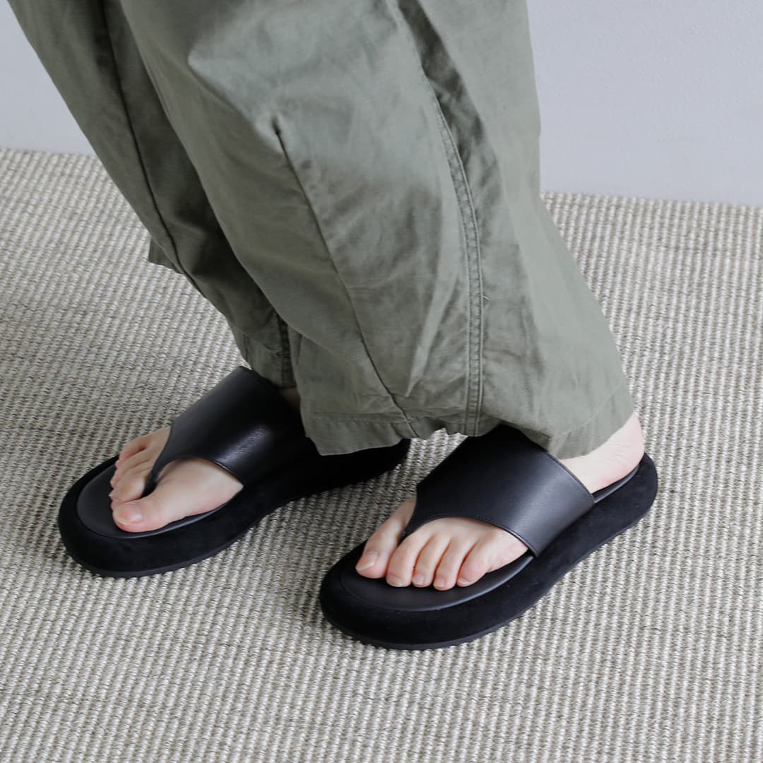 Purpred パープレッド カウレザー サンダル “THONG PILLOW” co8-ps023