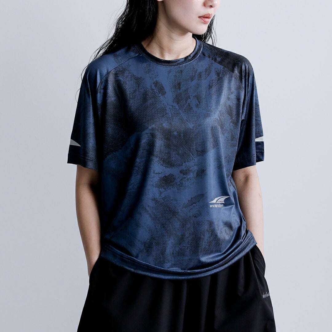 and wander アンドワンダー ×ALTRA アルトラ グラフィック 半袖Tシャツ