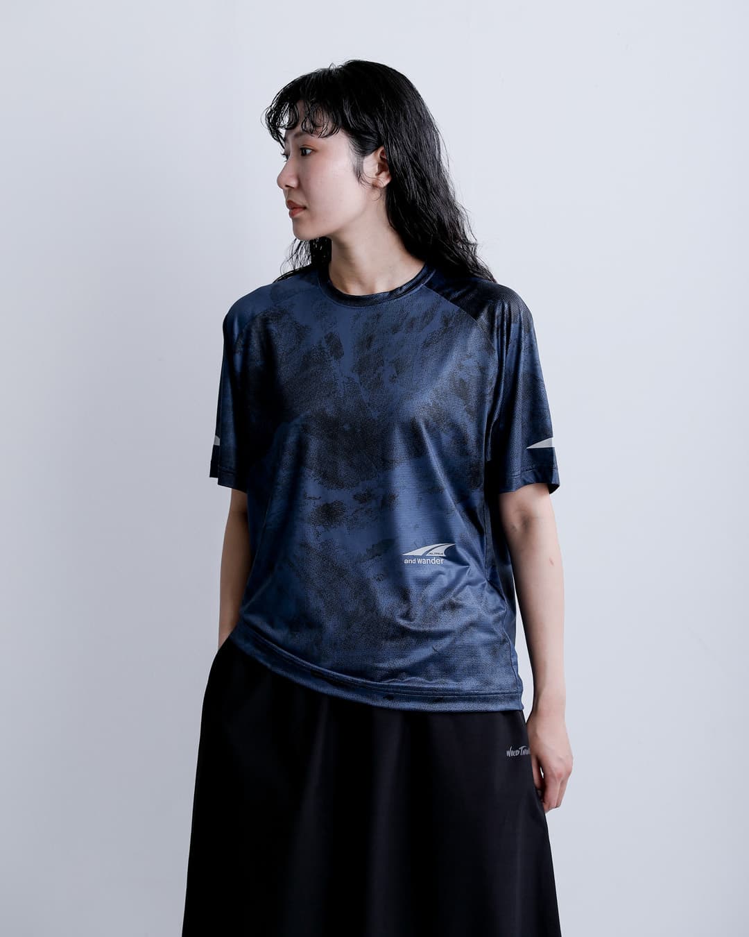 and wander アンドワンダー ×ALTRA アルトラ グラフィック 半袖Tシャツ