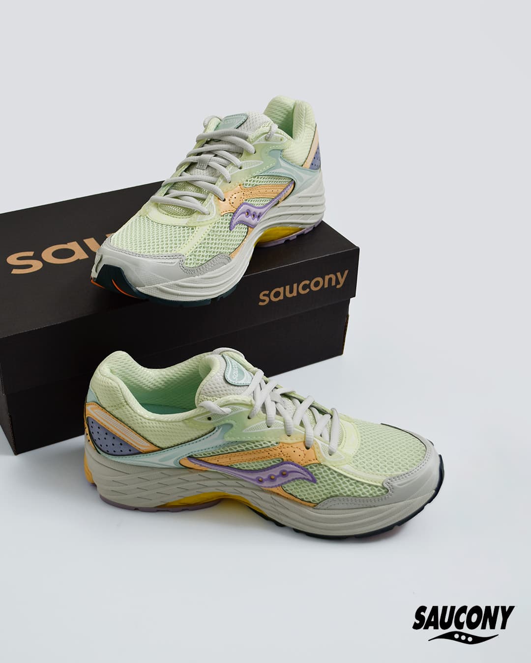 50%OFF】saucony サッカニー リフレクションズ スニーカー progrid