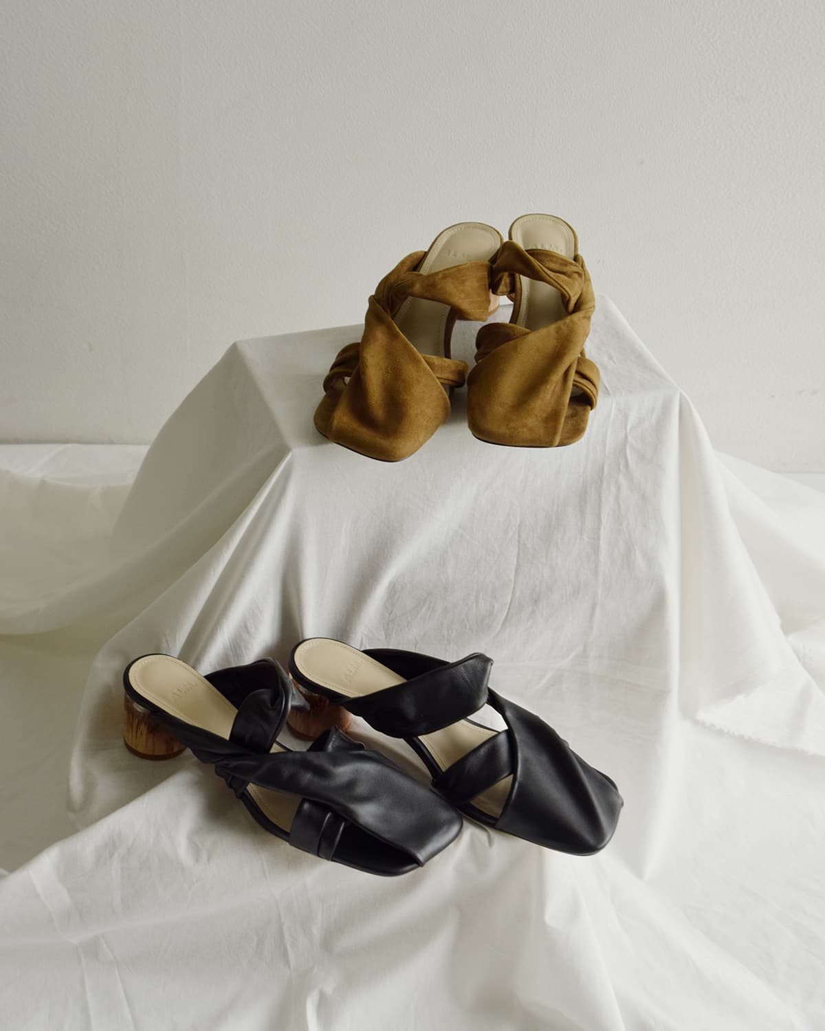 ALM. アルム スクエアトゥ レザー ミュール “MARIA LEATHER MULES