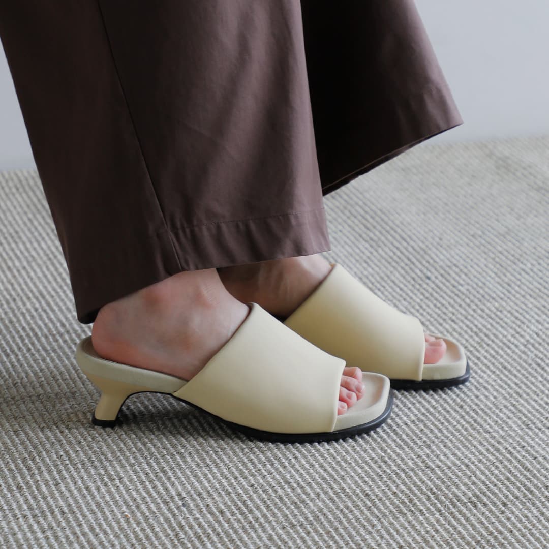 3こ1】【20%OFF】ALM. アルム パフィー サンダル “RABBIT PUFFY