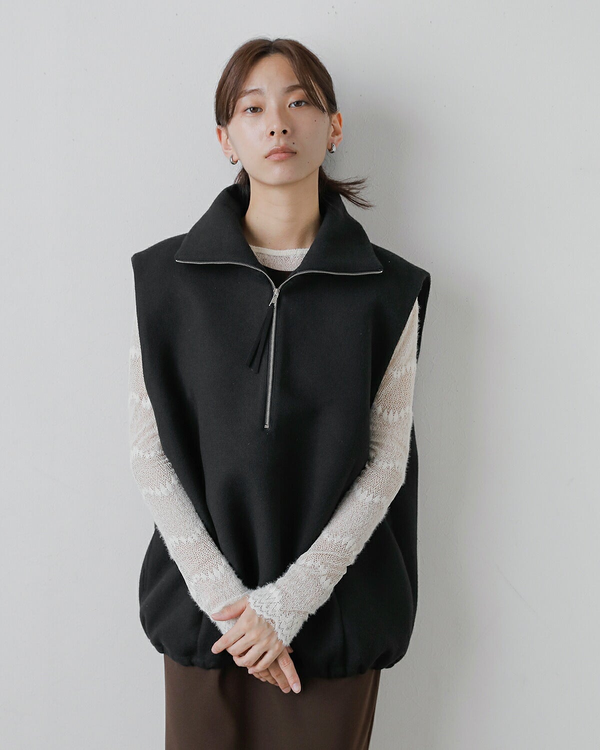 ジャケット・アウター Hella WOOL HIGHNECK VEST 2026aw新作] Hella ウール ハイネック ベスト Wool High Neck Vest