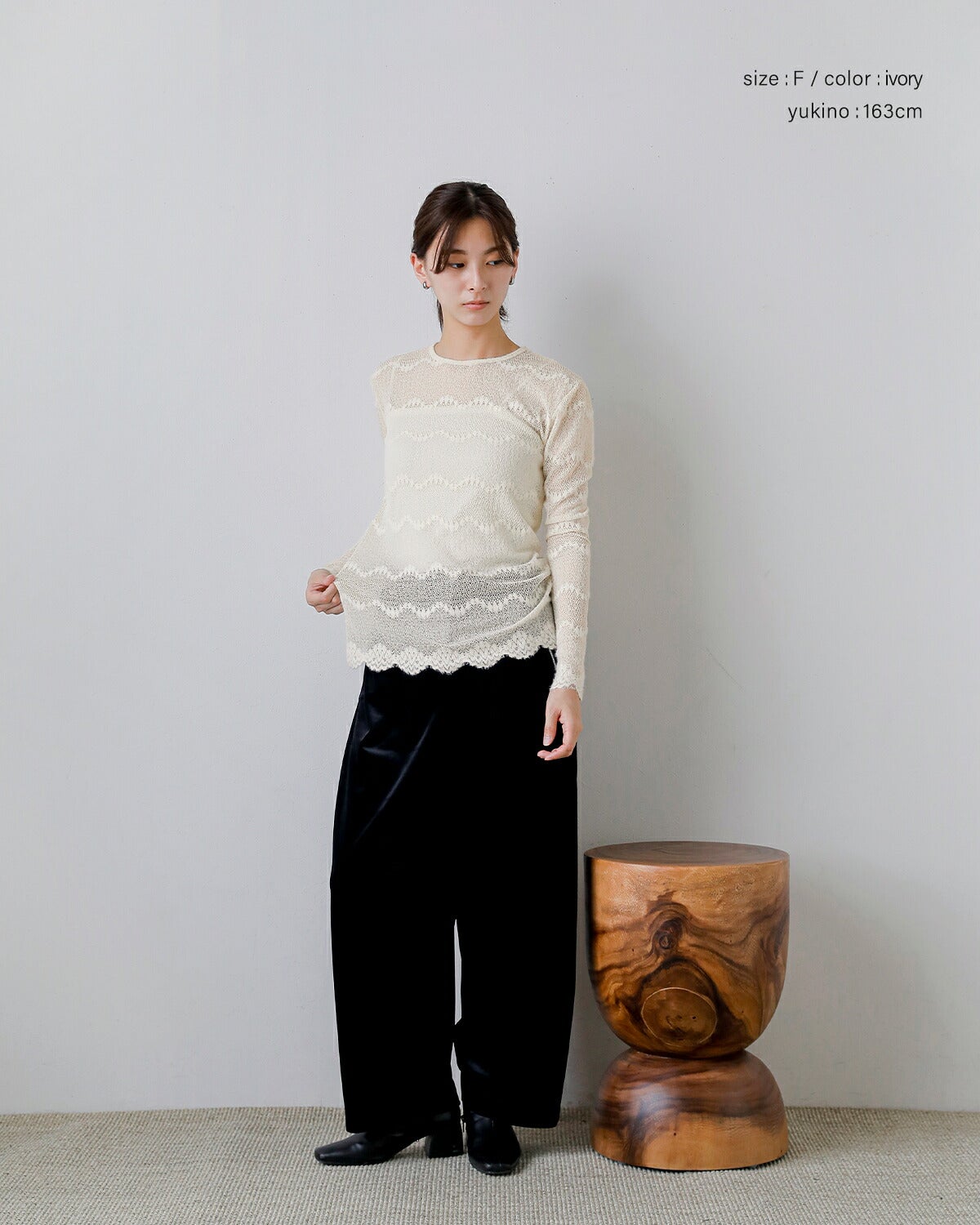 Hella ヘラ フロック レース シアー トップ Flocked Lace Sheer Top
