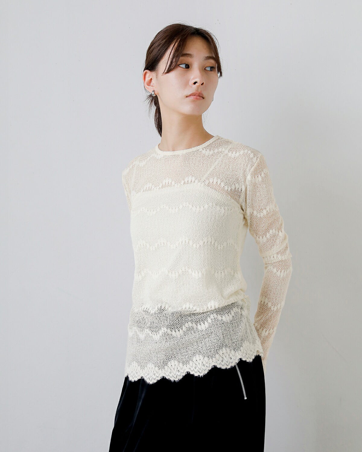 Hella ヘラ フロック レース シアー トップ Flocked Lace Sheer Top