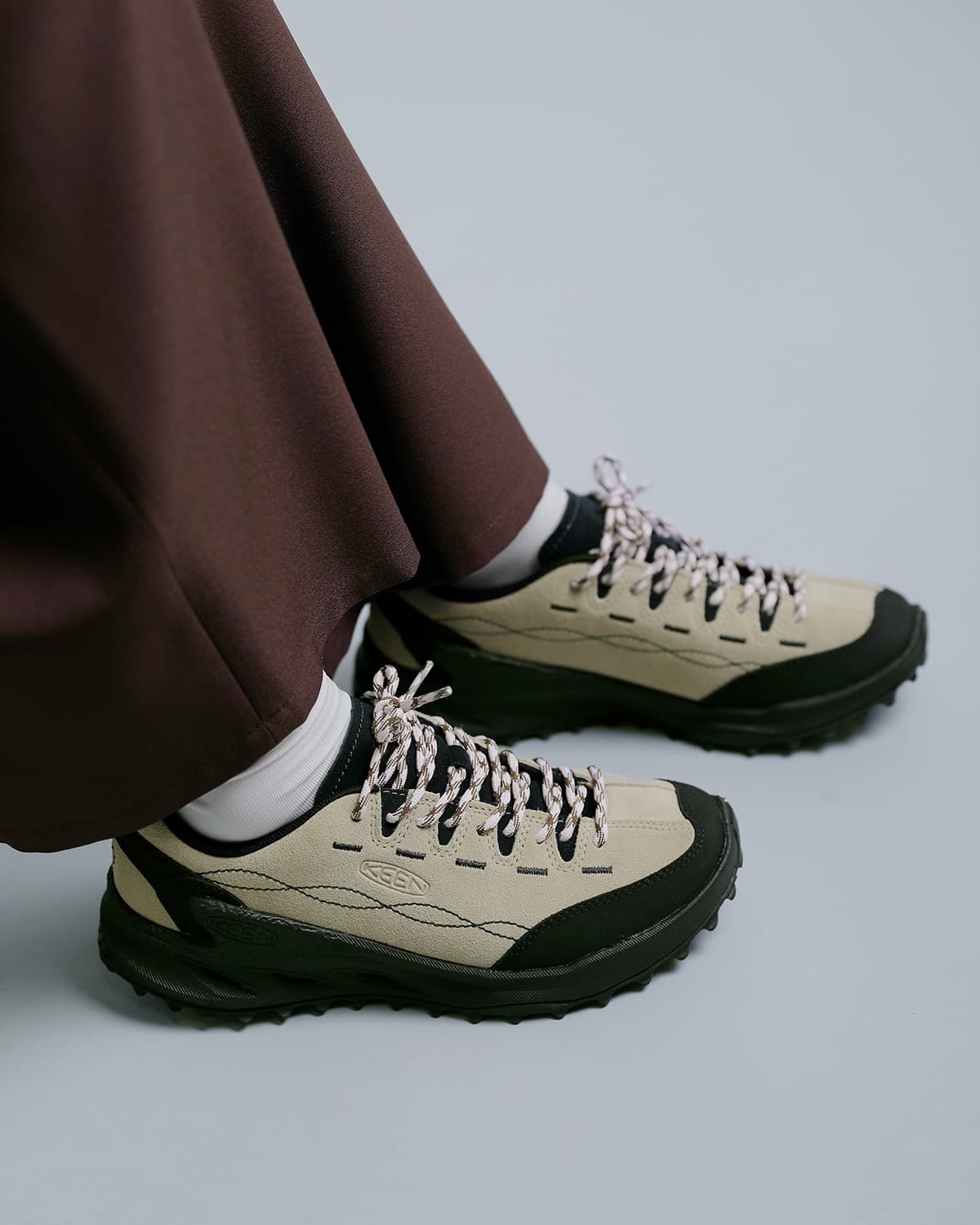 キャニオンの購入ページ KEEN キーン ジャスパー ザイオニック アウトドアスニーカー JASPER