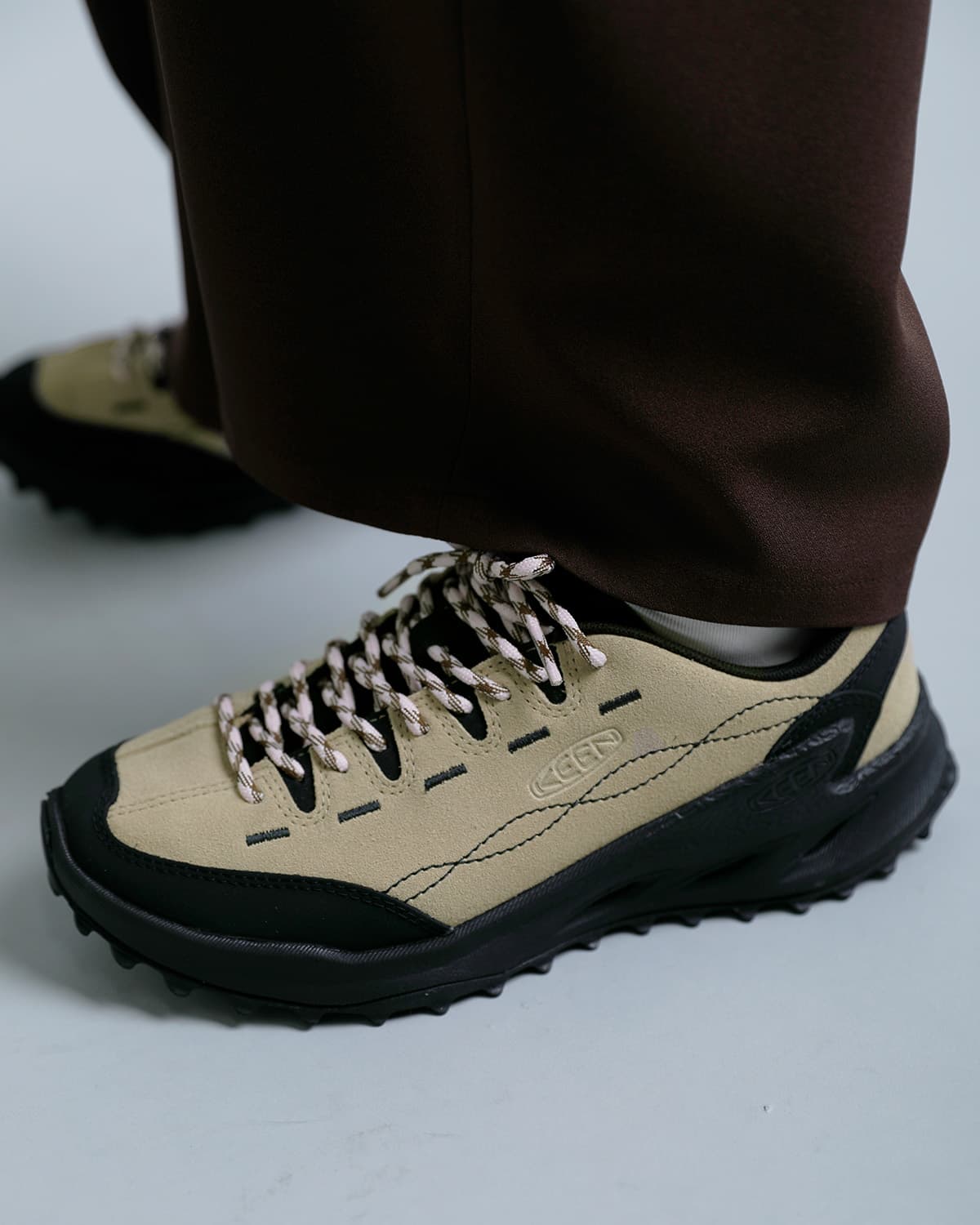 KEEN キーン ジャスパー ザイオニック アウトドアスニーカー JASPER