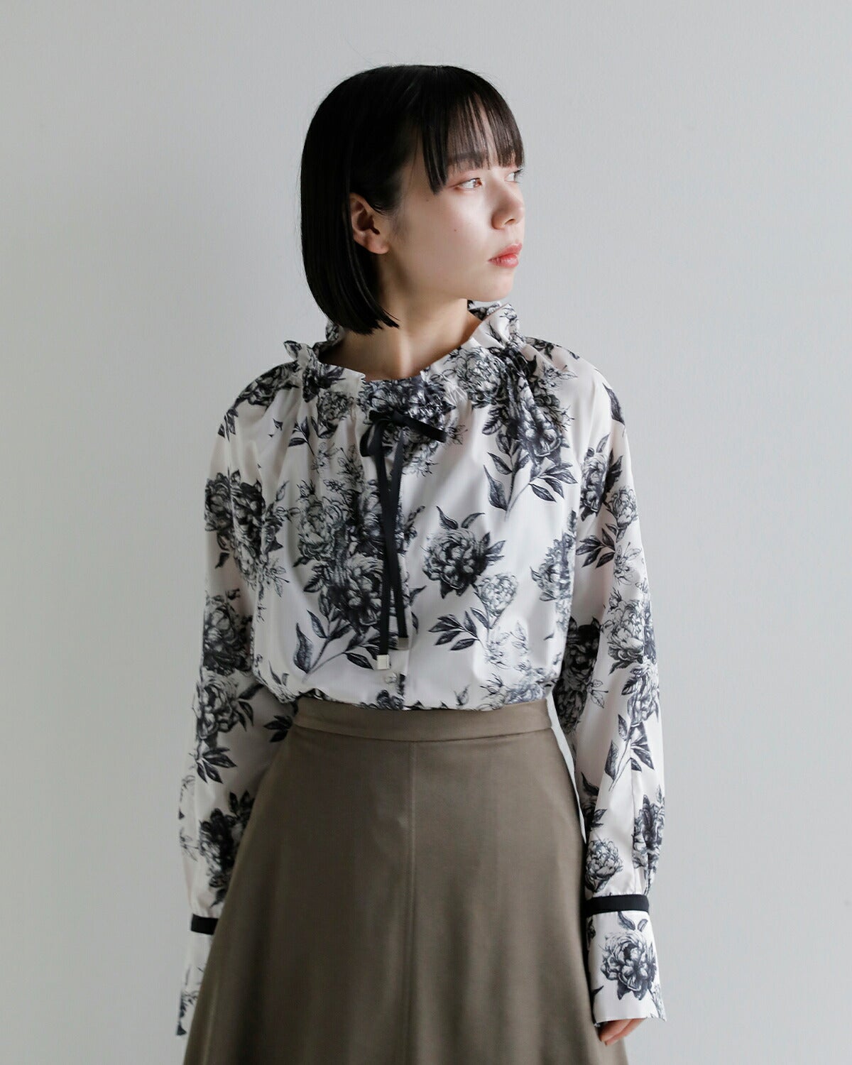 support surface サポートサーフェス モノクローム フローラルプリント