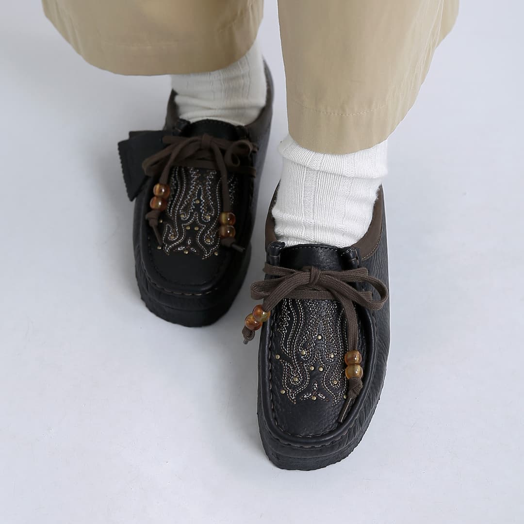 clarks クラークス レザー 刺繍 ワラビー クレープソール モカシン